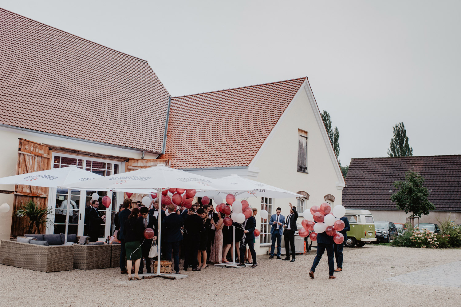 luftballons auf hochzeit im vogelbauerhof in balgheim