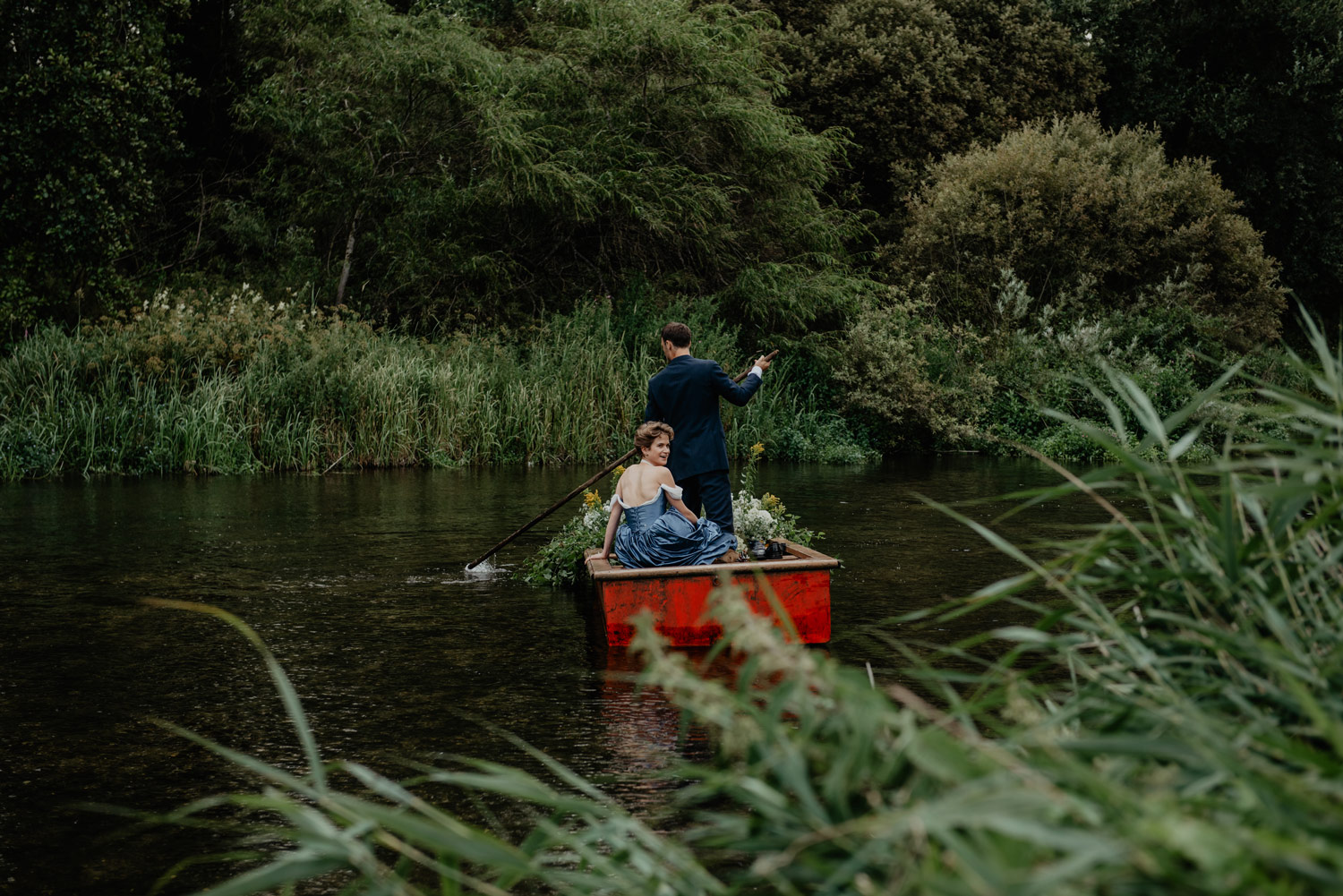 elegant wiltshire meadow marquee wedding featured in vogue by anne schwarz photography