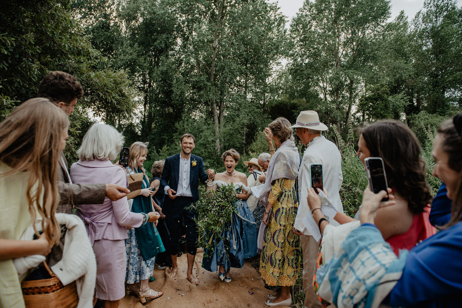 elegant wiltshire meadow marquee wedding anne schwarz photography