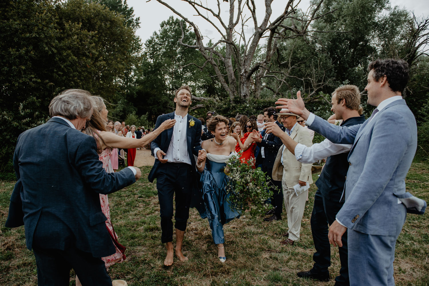 elegant wiltshire meadow marquee wedding anne schwarz photography