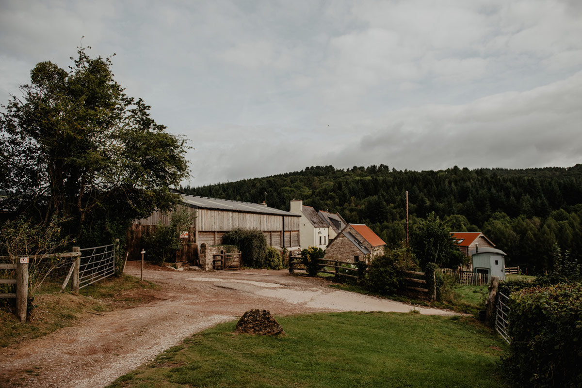 relaxed monmouthshire barn wedding on jamie's farm